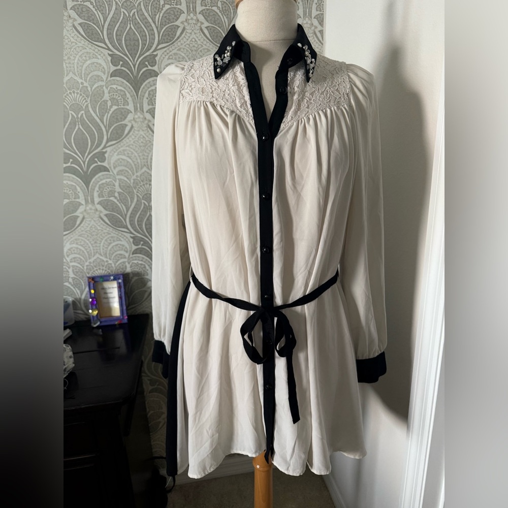 Chic Black and White Women's Blouse